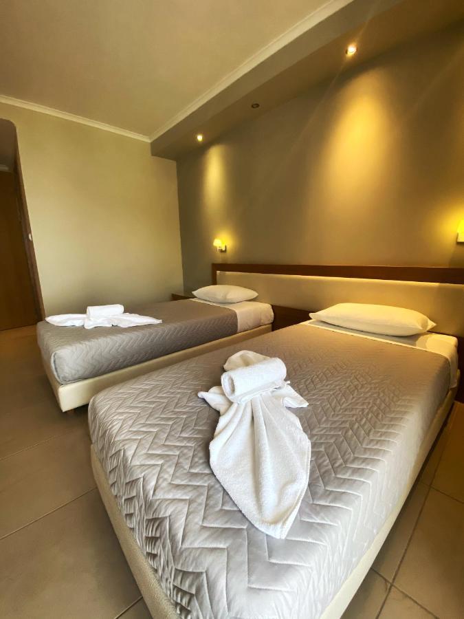 Cosmos Hotel วาซีลีกี ภายนอก รูปภาพ