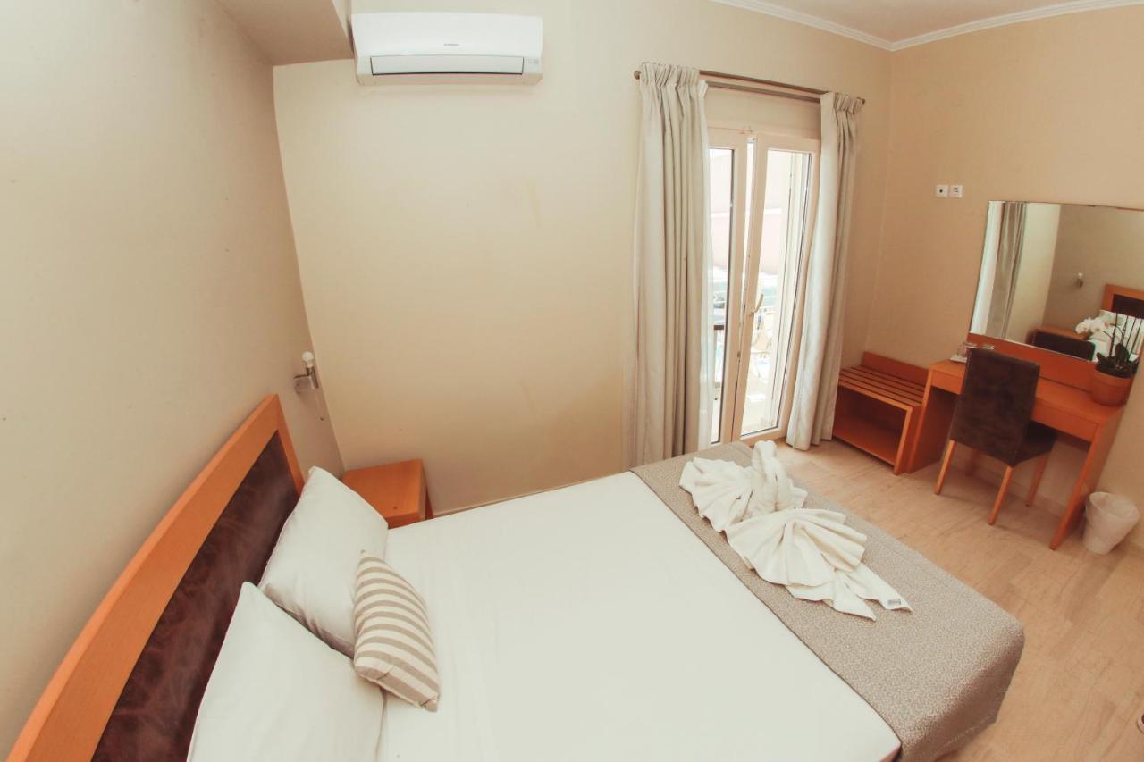 Cosmos Hotel วาซีลีกี ภายนอก รูปภาพ