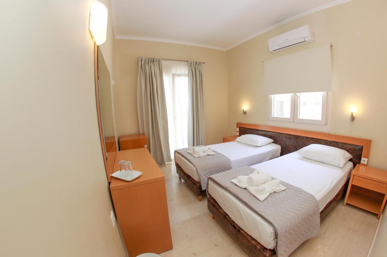 Cosmos Hotel วาซีลีกี ภายนอก รูปภาพ