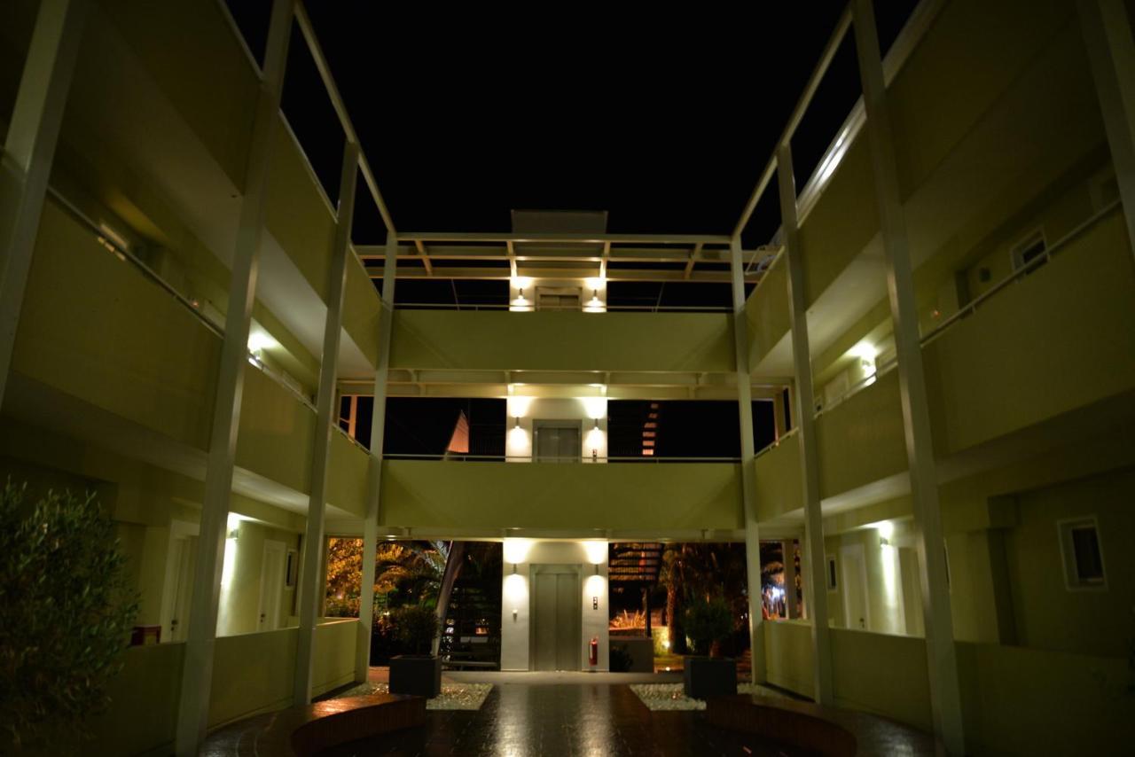 Cosmos Hotel วาซีลีกี ภายนอก รูปภาพ