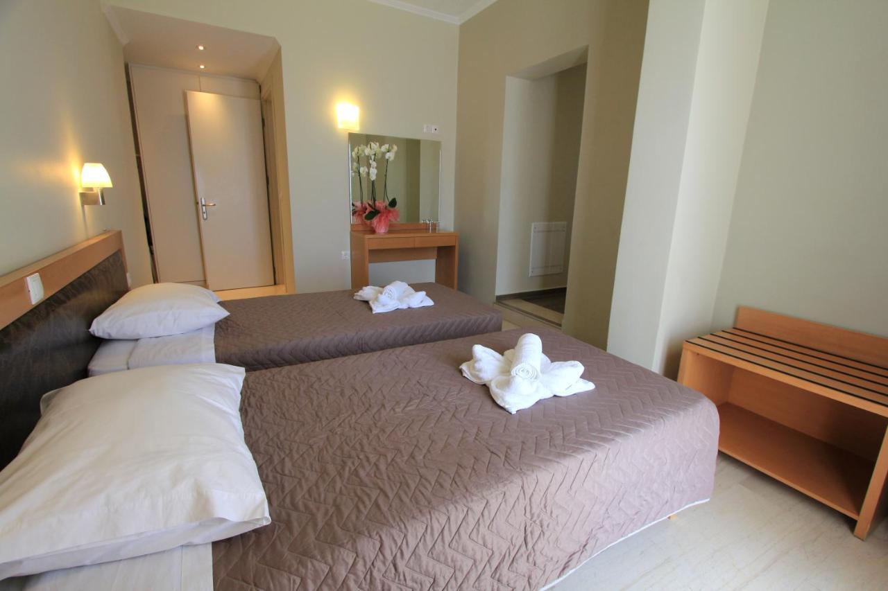Cosmos Hotel วาซีลีกี ภายนอก รูปภาพ