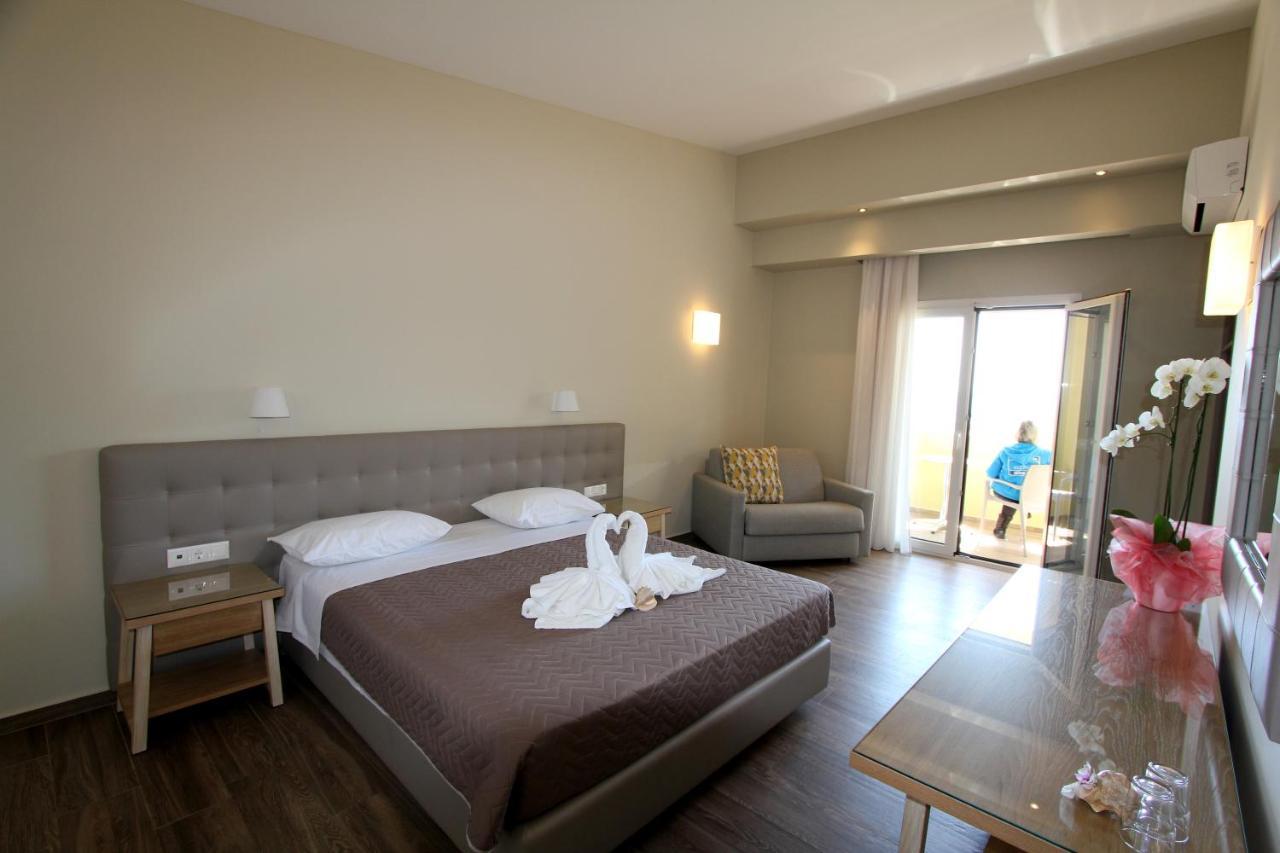 Cosmos Hotel วาซีลีกี ภายนอก รูปภาพ