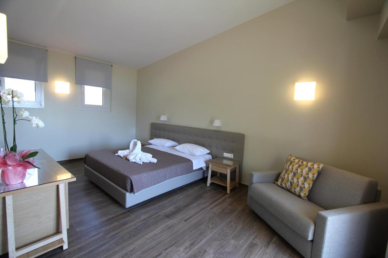 Cosmos Hotel วาซีลีกี ภายนอก รูปภาพ