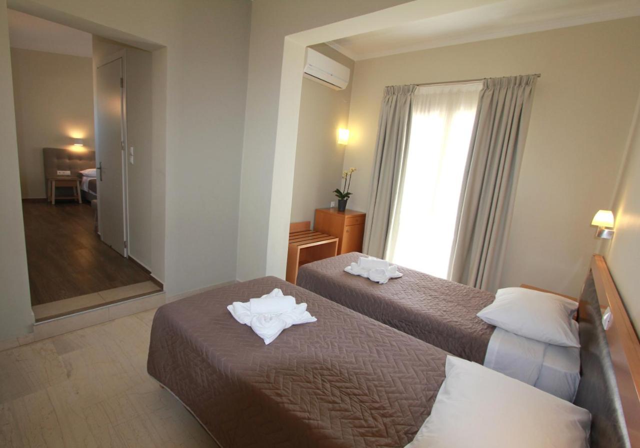 Cosmos Hotel วาซีลีกี ภายนอก รูปภาพ